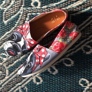 New shoes dogs print on top Size 7